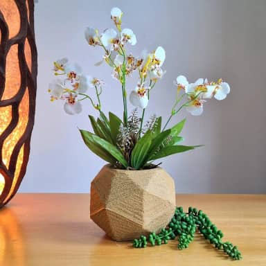 Arranjo de Orquídeas - Vaso Maresias de Orquídeas Brancas Artificiais em Vaso.