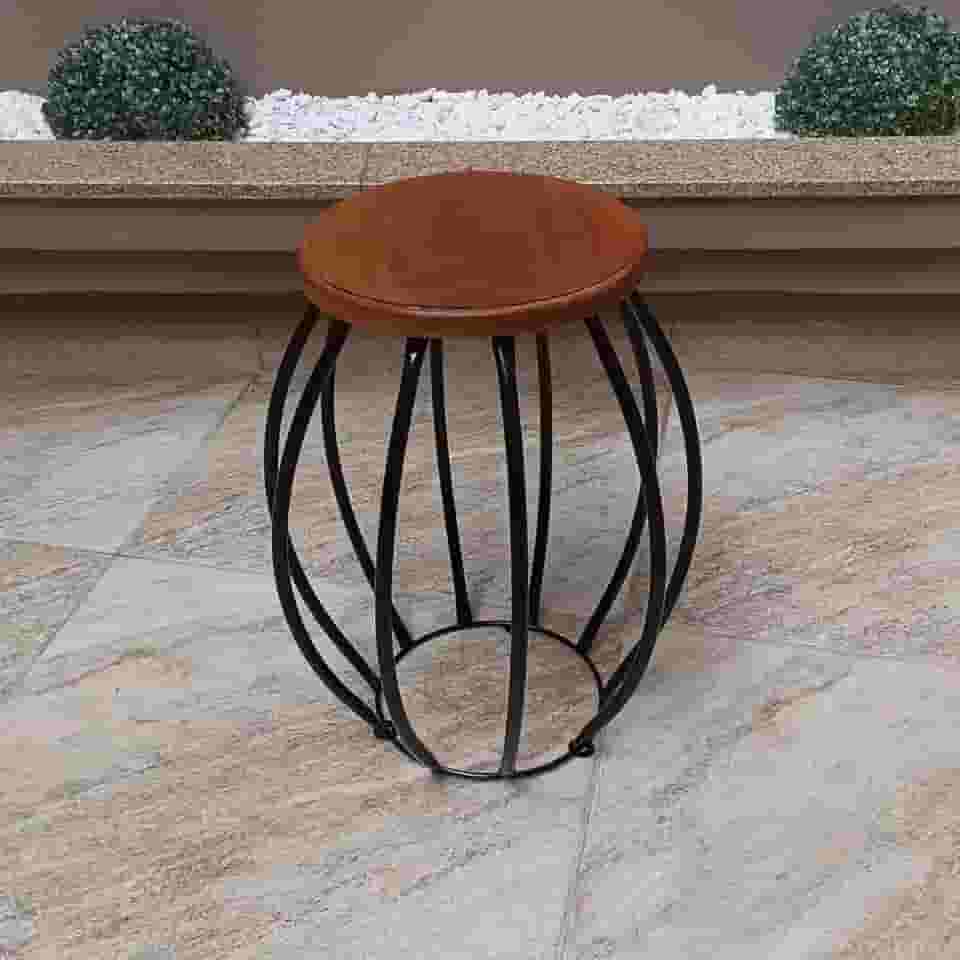 Banco barril de ferro e madeira super resistente com pintura que não enferruja ideal para cozinhas, áreas gourmet, jardins