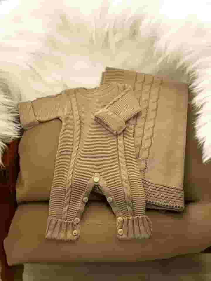 Saida Maternidade De Tricot 2 Pçs Luxo Macacão E Manta 75x75 (avela)