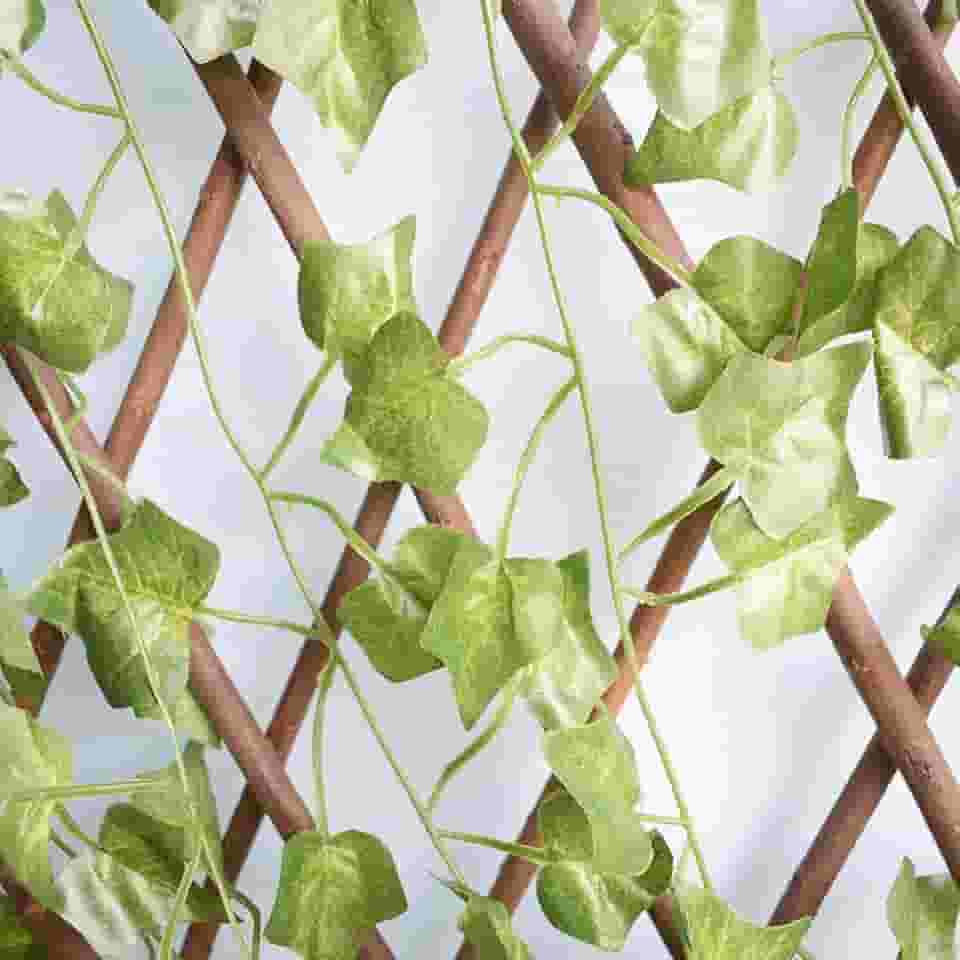 Treliça de Madeira com Folhagem para Muro Verde Permanente