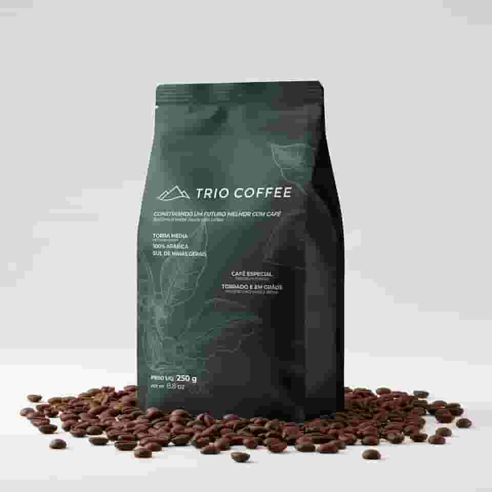 Café Especial TRIO COFFEE em Grãos 250g | 100% Arábica | Torra Média | Origem Própria | Equilíbrio e Sustentabilidade
