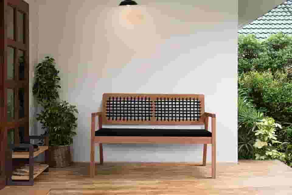 Sofá 2 Lugares para Jardim Varanda Área Externa 1,16 m Trança Meu Móvel de Madeira - Castanheira e Corda Preta