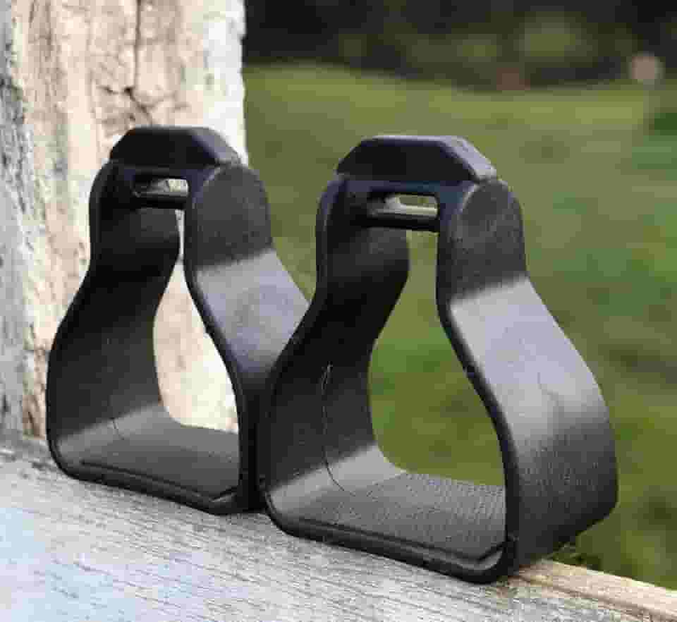 Estribo PVC preto para selas e arreios