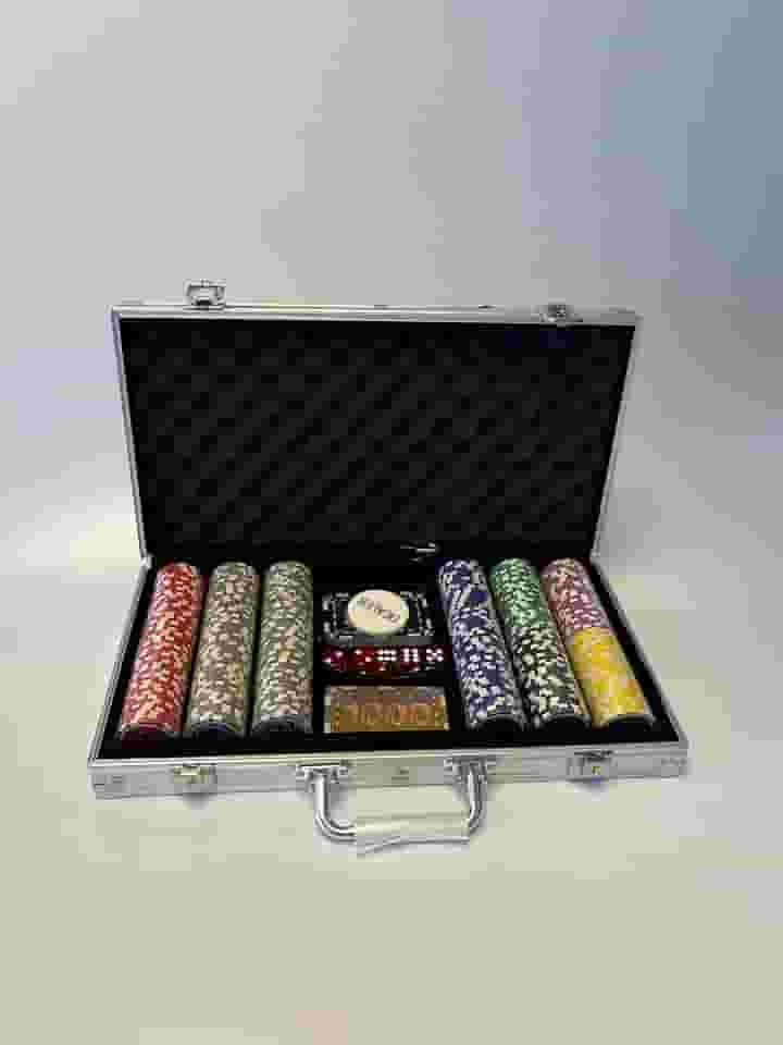 Maleta de Poker Profissional, 300 Fichas numeradas, Holográficas, 5 Dados, Maleta com Chaves