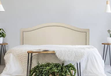 Cabeceira King Curva Luxo 193x60 Courino Off White - Tachas Fumê