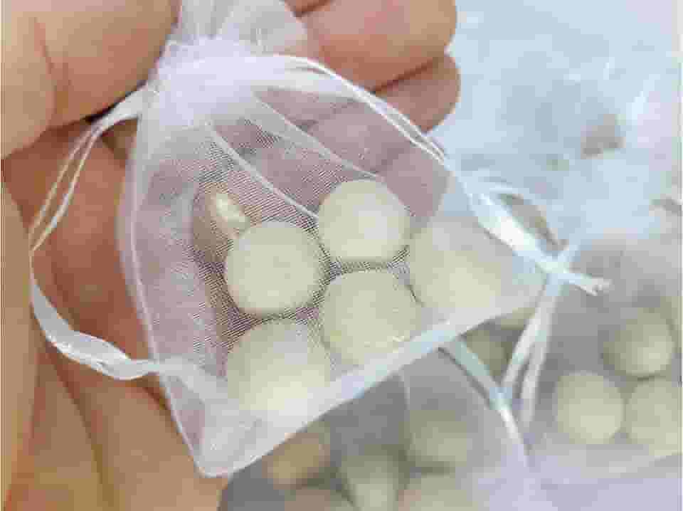 30 Bolinhas de Cedro Anti Traça Mofo e Bolor