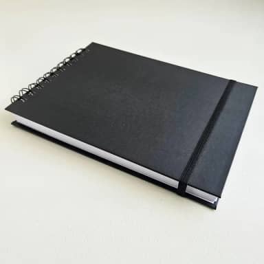Sketchbook para Desenho A5 21x15 cm, Capa Dura Espiral, 50 folhas/ 100 páginas 240g - bloco para marcadores e mixed media, resistente a sangramento, caderno para pintura artística, caderno sem pauta, Desenho Artístico Profissional Esboço
