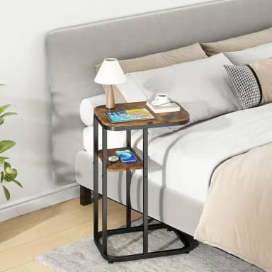 Mesa de Apoio Lateral, Mesa para Notebook, Mesa Lateral para Sofá, Armazenamento em 2 Níveis, Robusto e Estável, Adequado para Quartos, Salas de Estar e Escritórios