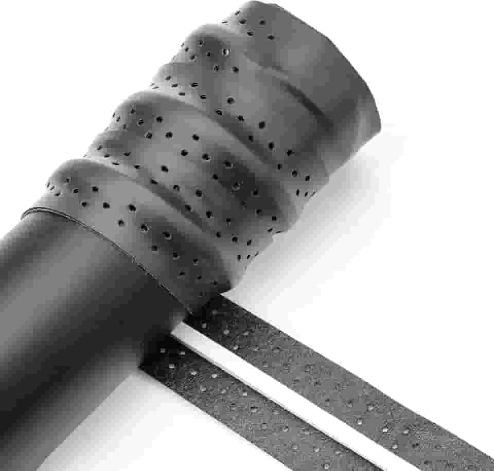 Kit com 2 unidades Overgrip para Tênis e Beach Tennis mantém as mãos secas, reduzir suor e garantir uma pegada ideal. Película sintética antiderrapante para maior conforto.