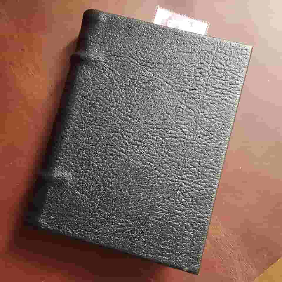 Grimório A6 Artesanal em Couro Preto, 320 Páginas, Capa Dura, Diário para Anotações